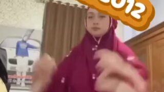 Video Viral Abg Indo Guru Salsa Spil Apem Saat Pake Mukena Top Trendign New 2025